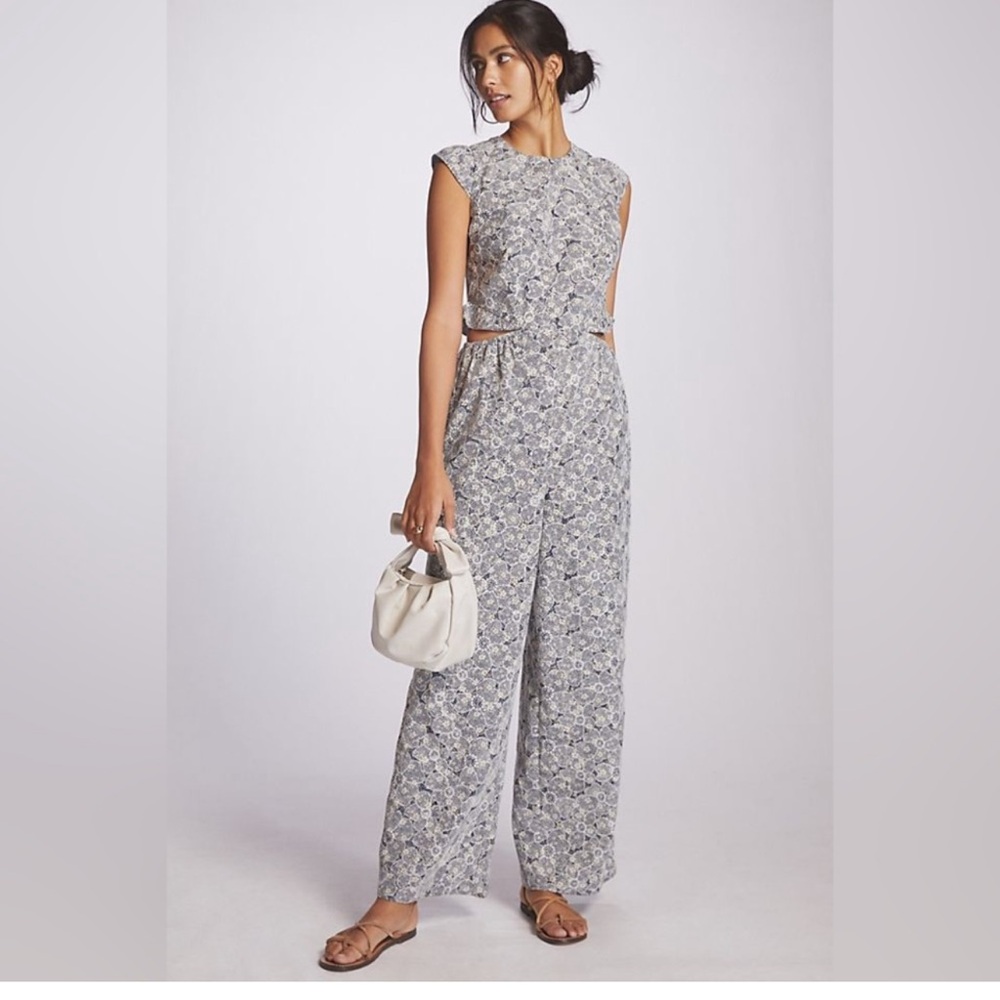 Anthropologie Adelyn Rae Navy & white floral print jumper.